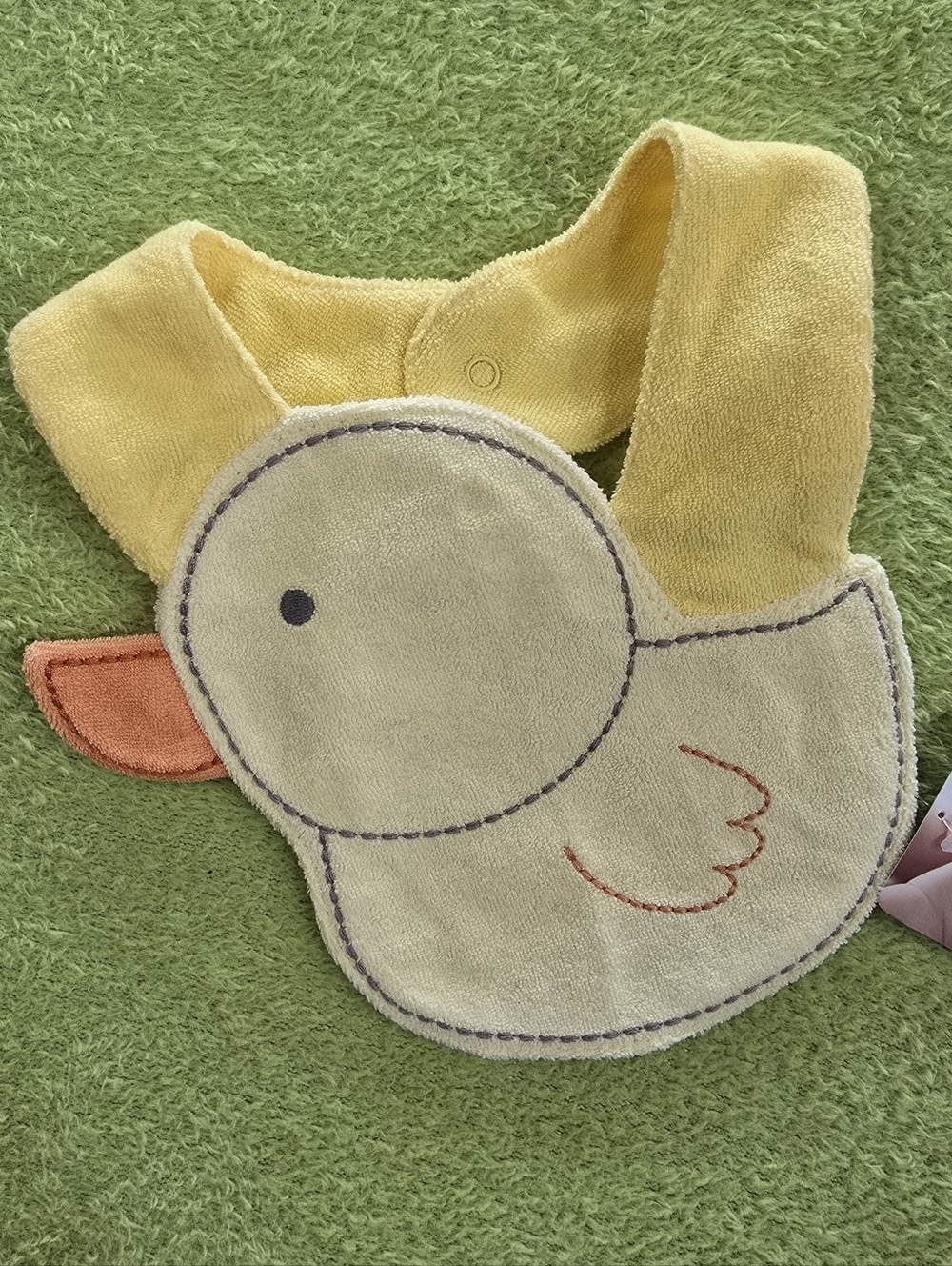 NWT  NEWBORN + Up BOYS + GIRLS CHICK BIB CARTERS UNISEX YELLOW DUCK - DUCKY (M3)